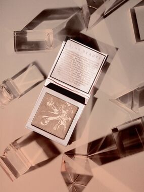 ĀTHR Beauty 'Aurora' Diffused Reflections Bronzing Powder